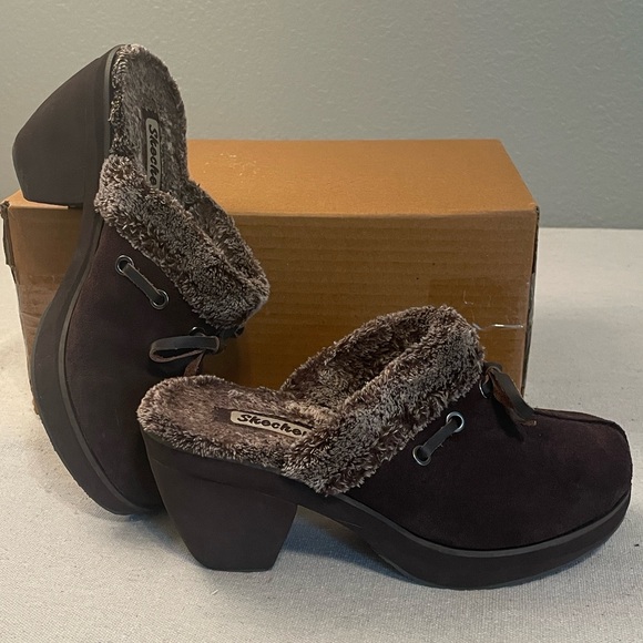 Skechers Shoes - Skechers Women's Dark Brown Furry Mule Clogs